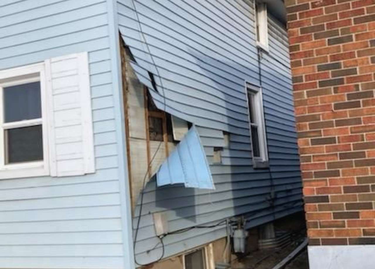 Signs of Water Behind Siding: What Florida Homeowners Should Watch For | Allstate Construction Roofing signs of water behind siding